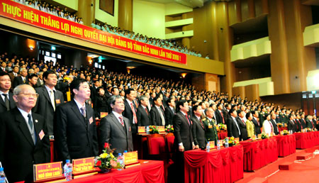 Các đồng chí lãnh đạo Đảng, Nhà nước, tỉnh Bắc Ninh và các tầng lớp nhân dân trong lễ mít tinh.