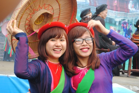 Thiếu nữ, Kinh Bắc, Hội Lim