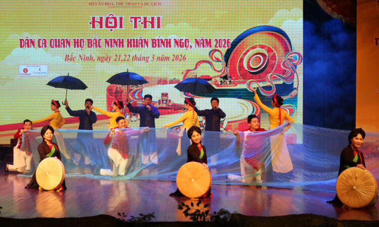 Văn nghệ chào mừng hội thi. 